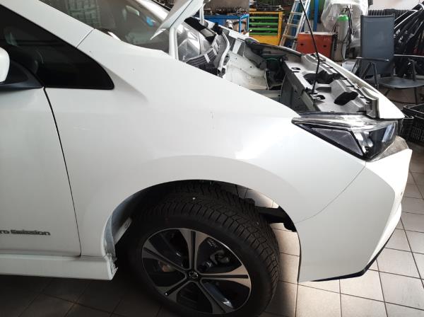 Nissan Leaf jobb els� s�rv�d�  foto