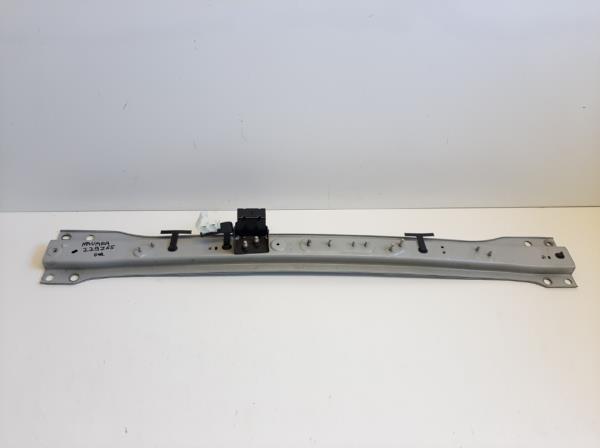 Nissan Navara els� l�kh�r�t� merev�t� vas  foto