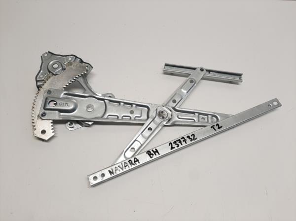 Nissan Navara bal h�ts� Ablakemel� szerkezet elektromos  foto