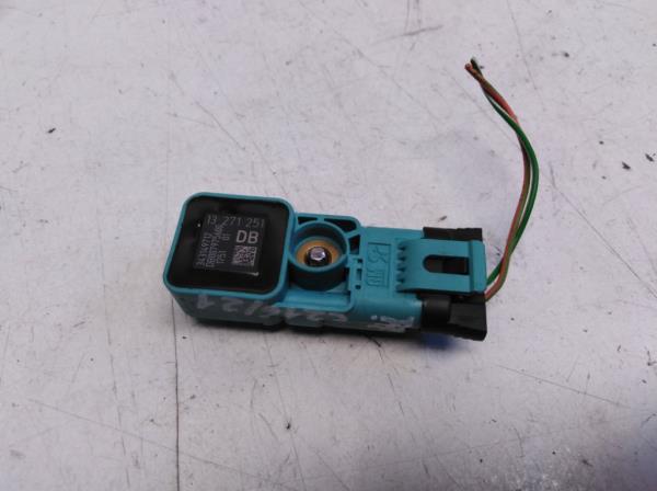 Opel Corsa D bal els� l�gzs�k oldal�t�s �rz�kel�  foto