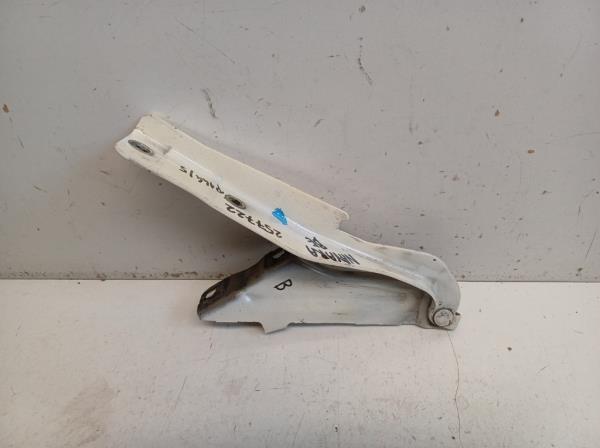 Nissan Navara bal els� motorh�ztet� zsan�r  foto