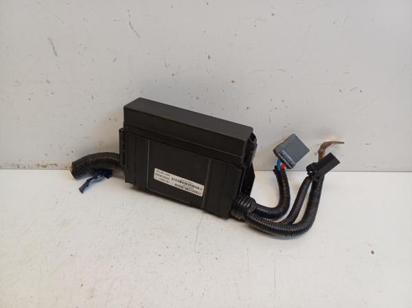 Nissan Navara bal biztos�t�kt�bla motort�r (240125JU4C) foto