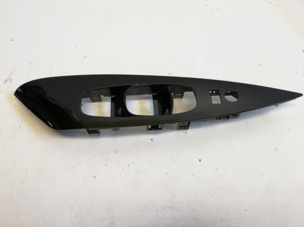 Nissan Leaf bal els� ablakemel�kapcsol�keret (809613NL0A) foto