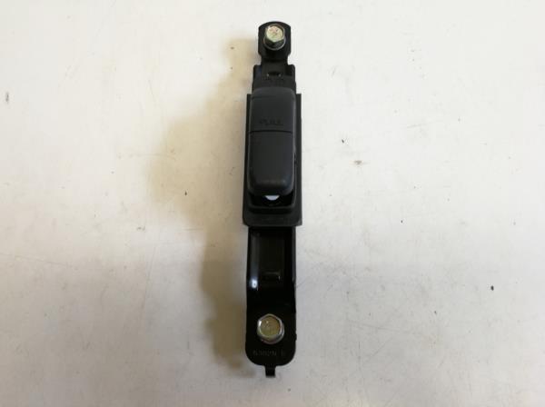 Nissan Leaf els� biztons�gi�v magass�g�ll�t�  foto