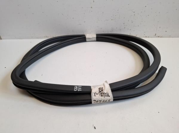 Nissan X-trail bal els� ajt� k�dergumi  foto