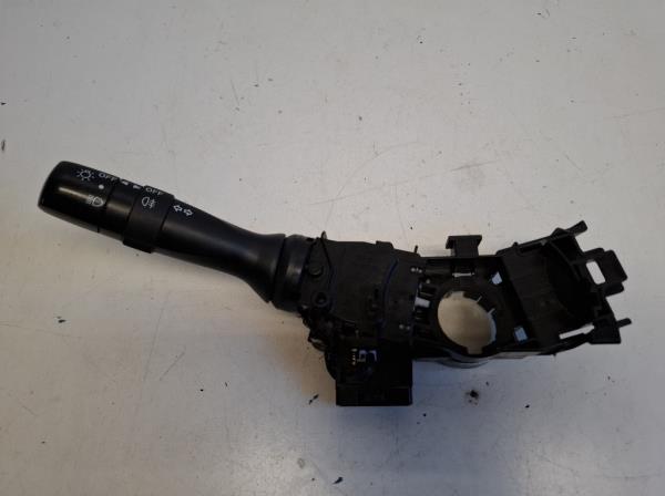 Toyota Aygo vil�g�t�skapcsol�  foto