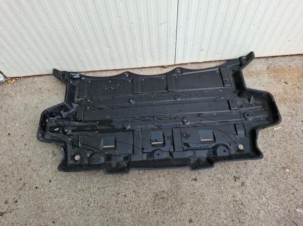 Nissan Leaf h�ts� fen�klemezt�lca (748N35SN0A) foto