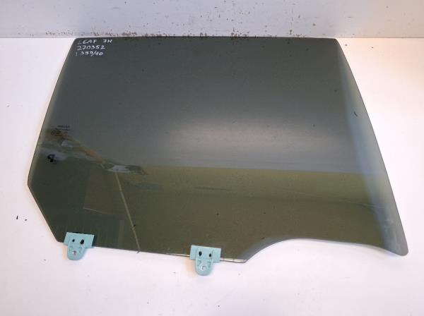 Nissan Leaf jobb h�ts� ajt� �veg lej�r�  foto