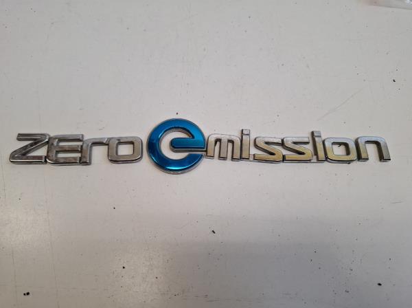 Nissan Leaf bal els� jel  foto