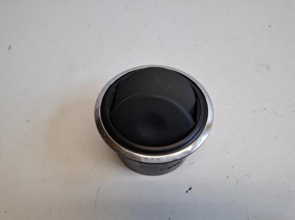 Dacia duster m�szerfal szell�z� (687601987R) foto