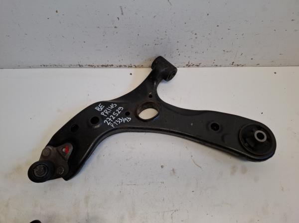 Toyota prius bal els� leng�kar  foto