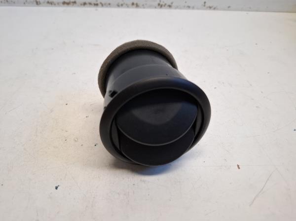 Mazda 2 jobb els� k�ls� m�szerfal szell�z�  foto