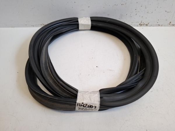 Mazda 2 csomagt�rajt� k�der gumi  foto