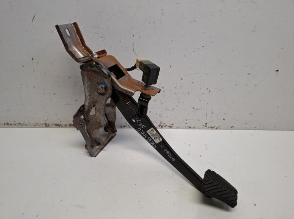 Hyundai IX35 f�kped�l (328002S000) foto