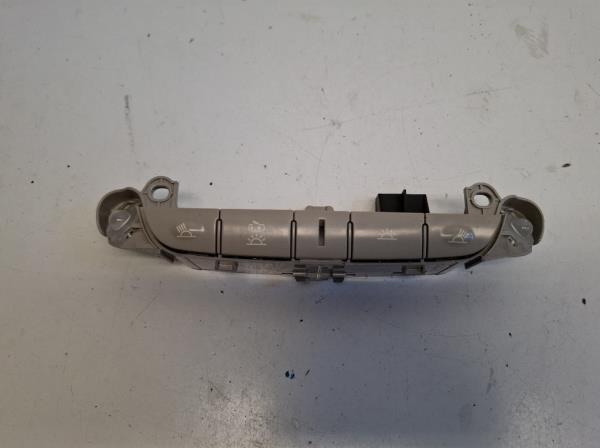 Nissan Navara els� bels�vil�g�t�s  foto