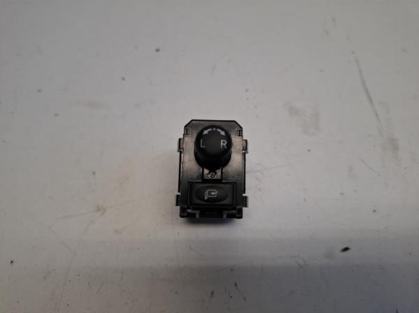 Nissan Leaf visszapillant� t�k�r kapcsol�  foto