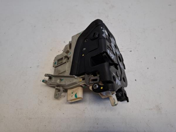 Audi A4 jobb h�ts� ajt�z�r  foto