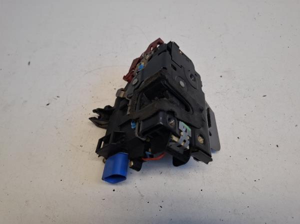 Audi A8 jobb els� ajt�z�r (4E1837016) foto